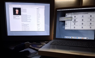 iBook G4 connected to an external CRT monitor